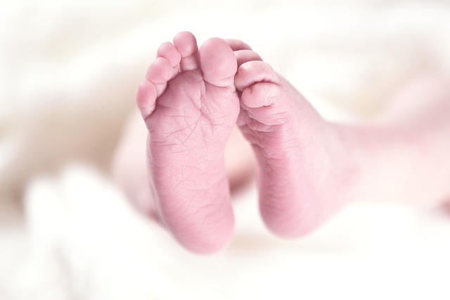 bébé naissance pied