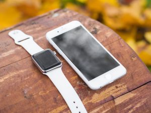 montre connectée et smarphone